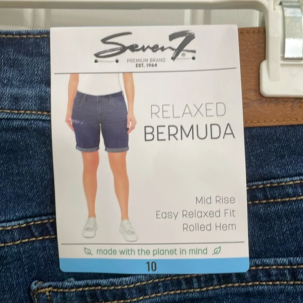 💙SEVEN 7 relaxed mid rise Bermuda Jean shorts.  10 - Picture 6 of 8